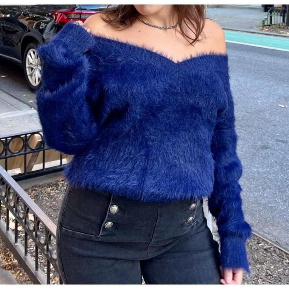 CENTRAL PARK WEST navy fuzzy sweater v-neck/off the shoulder sweater sz M